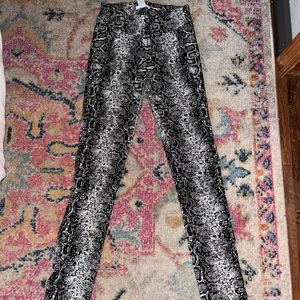 Snake print leggings